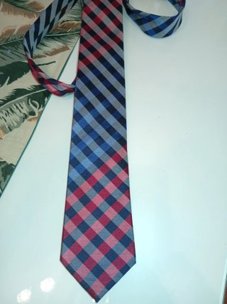 Corbata a cuadros azul, burdeos y gris