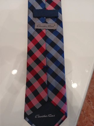 Corbata a cuadros azul, burdeos y gris
