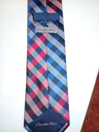 Corbata a cuadros azul, burdeos y gris