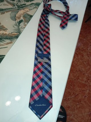 Corbata a cuadros azul, burdeos y gris
