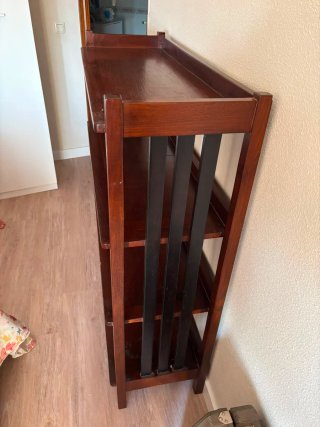 Estantería de madera de cerezo
