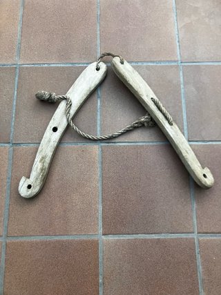 Horcate antiguo de madera para adorno