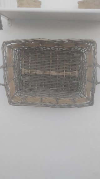 Cesta de mimbre y yute