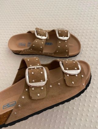Sandalias Birkenstock Marrones con Tachuelas