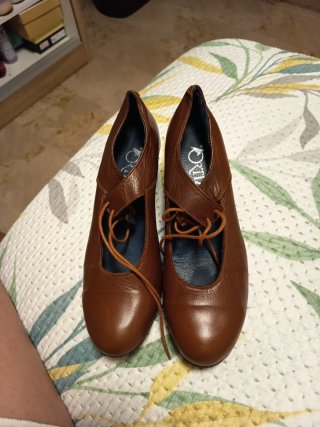 Zapatos de piel tacón bajo