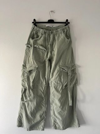 Pantalón cargo Bershka verde wide leg Talla S