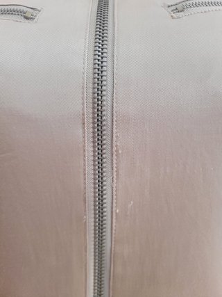 Chaqueta corta entallada caqui con pedrería