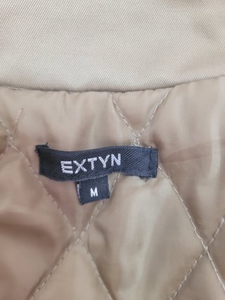 Chaqueta corta entallada caqui con pedrería