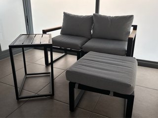 Conjunto Terraza: 2 Sofás, Mesa y 2 Pufs
