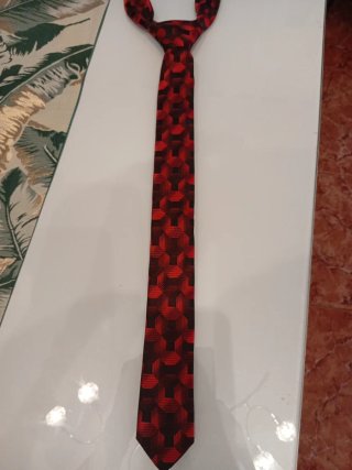 Corbata Roja y Negra con Relieves