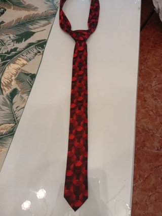Corbata Roja y Negra con Relieves