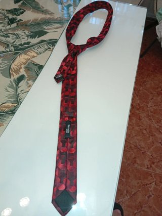 Corbata Roja y Negra con Relieves