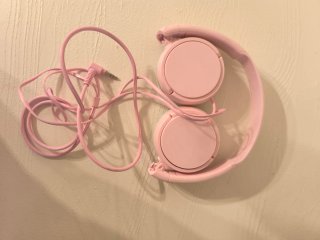 Auriculares rosas y gris