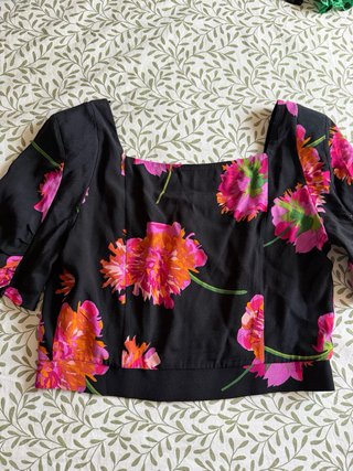 Blusa Zara flores negra