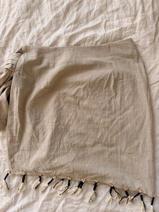 Falda Zara tipo pareo beige en lino