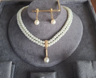 Set collana e orecchini perle classici