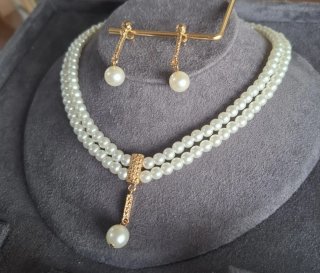 Set collana e orecchini perle classici