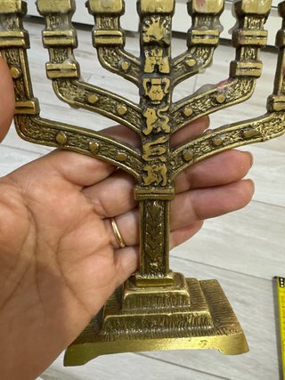 Candelabro 7 brazos de metal dorado