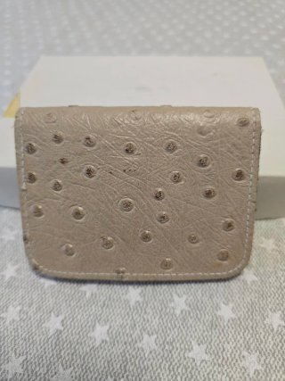 Cartera de piel con botones, nueva