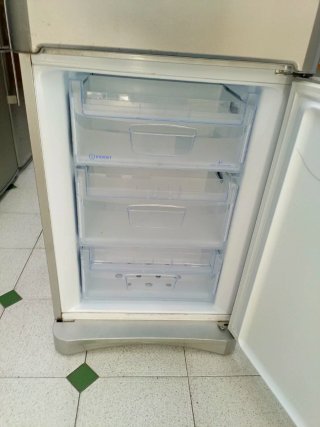 Nevera Indesit 200/60cm A+ con garantia envió