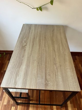 Mesa de comedor madera y metal. Y banco.