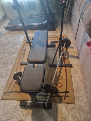 Cinta de Correr Sportstech y banco de pesas