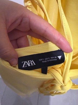 Vestido amarillo largo con abertura