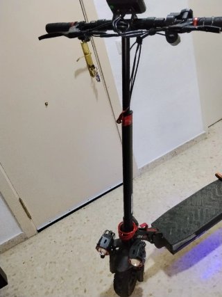 Patinete Eléctrico con Pantalla Digital y llave.