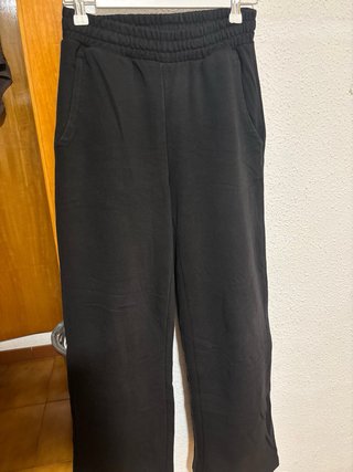 2 Pantalones uno cargo negros otro normal