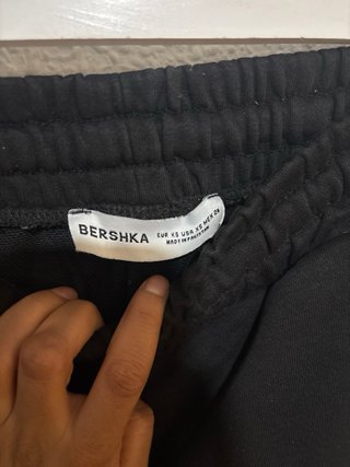 2 Pantalones uno cargo negros otro normal