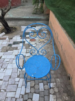 silla de jardin azul de hierro forjado