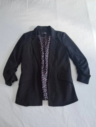 Americana negra con forro estampado