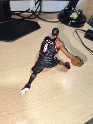Figuras McFarlane NBA D.Rose, Lillard y Kawhi
