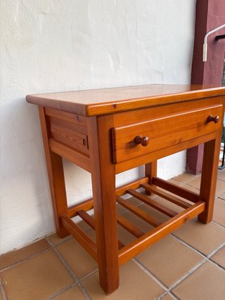 Mesa auxiliar de madera