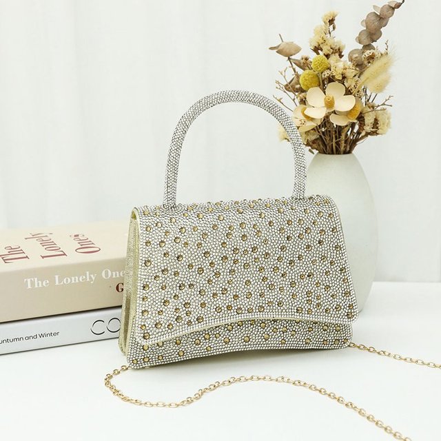 Bolso de Pedrería con Asa y Cadena