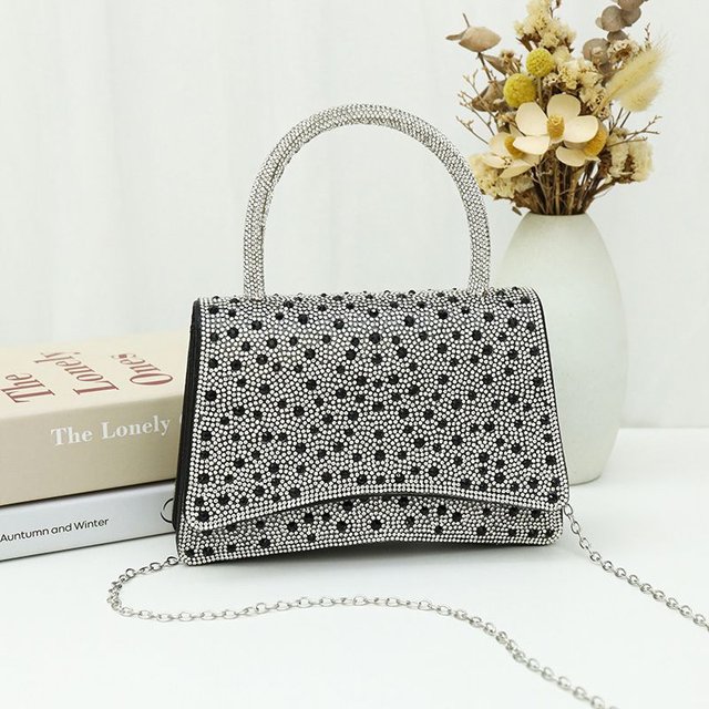 Bolso de Pedrería con Asa y Cadena