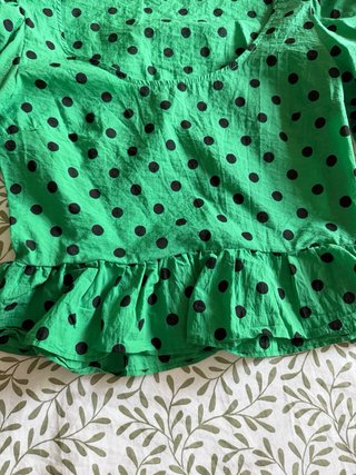 Top Zara Verde Lunares Negro Talla M. Un solo uso