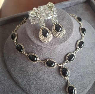 Set etnico collana e orecchini neri