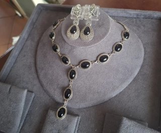 Set etnico collana e orecchini neri