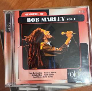 CDs Bob Dylan, Bob Marley, Tom Jones, Santana