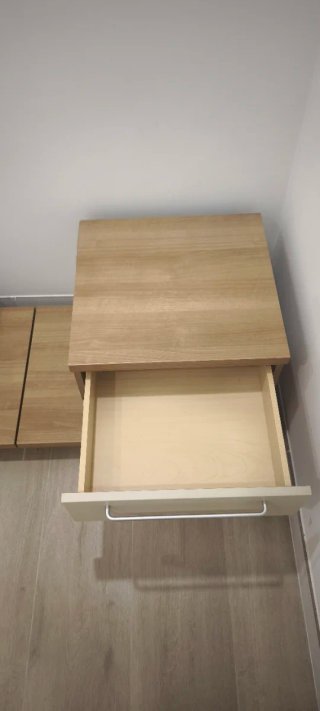 Conjunto de mueble modular con 3 cajones.