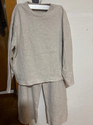 Pantalones beige anchos