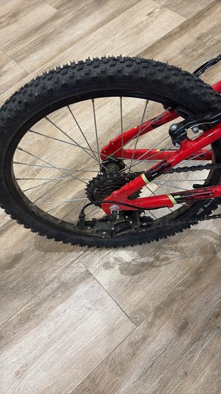 Bicicleta infantil Rockrider roja