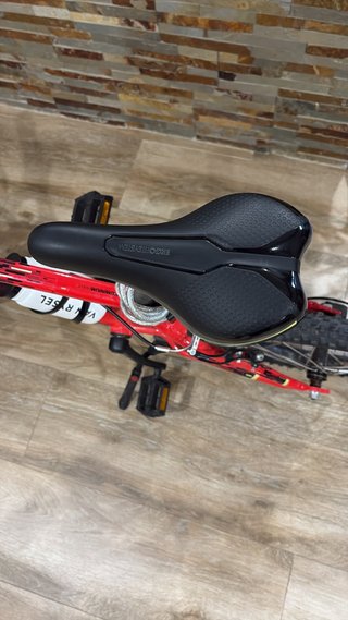 Bicicleta infantil Rockrider roja