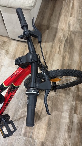 Bicicleta infantil Rockrider roja