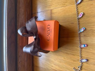 Pulseras de plata Calvo con charms de zapatillas