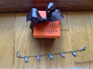 Pulseras de plata Calvo con charms de zapatillas