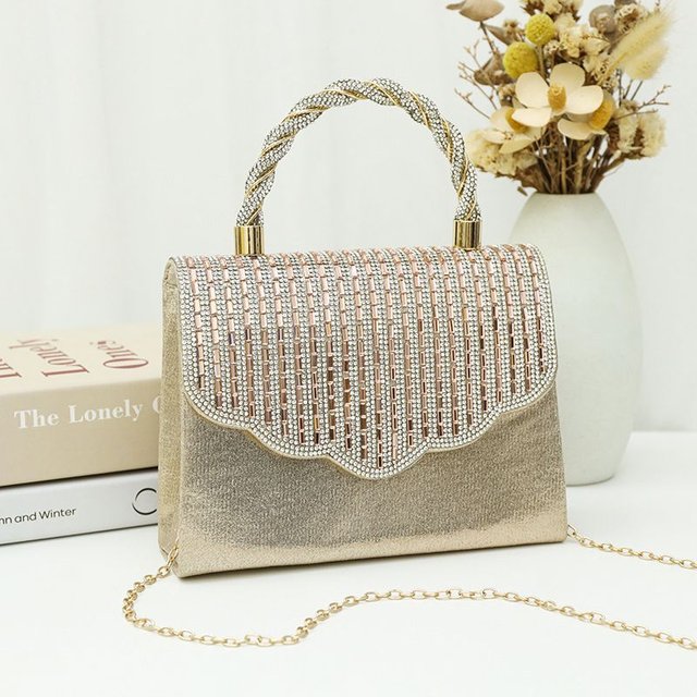 Bolso Elegante con Pedrería y Asa Trenzada