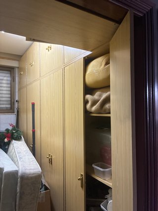 Mueble de madera y metal