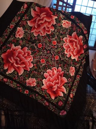 Mantón de Manila Seda Bordado a Mano Espectacular